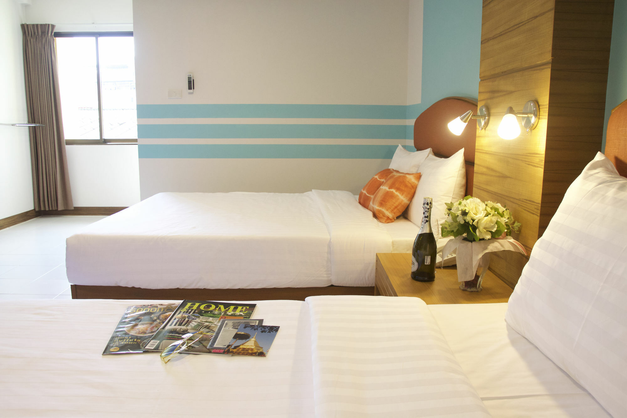 We Briza Hotel Chiangmai Csiangmaj Kültér fotó